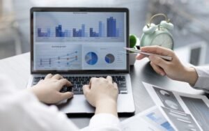 Lee más sobre el artículo Ventajas y Desventajas del Aprendizaje Online: Una Oportunidad Única
